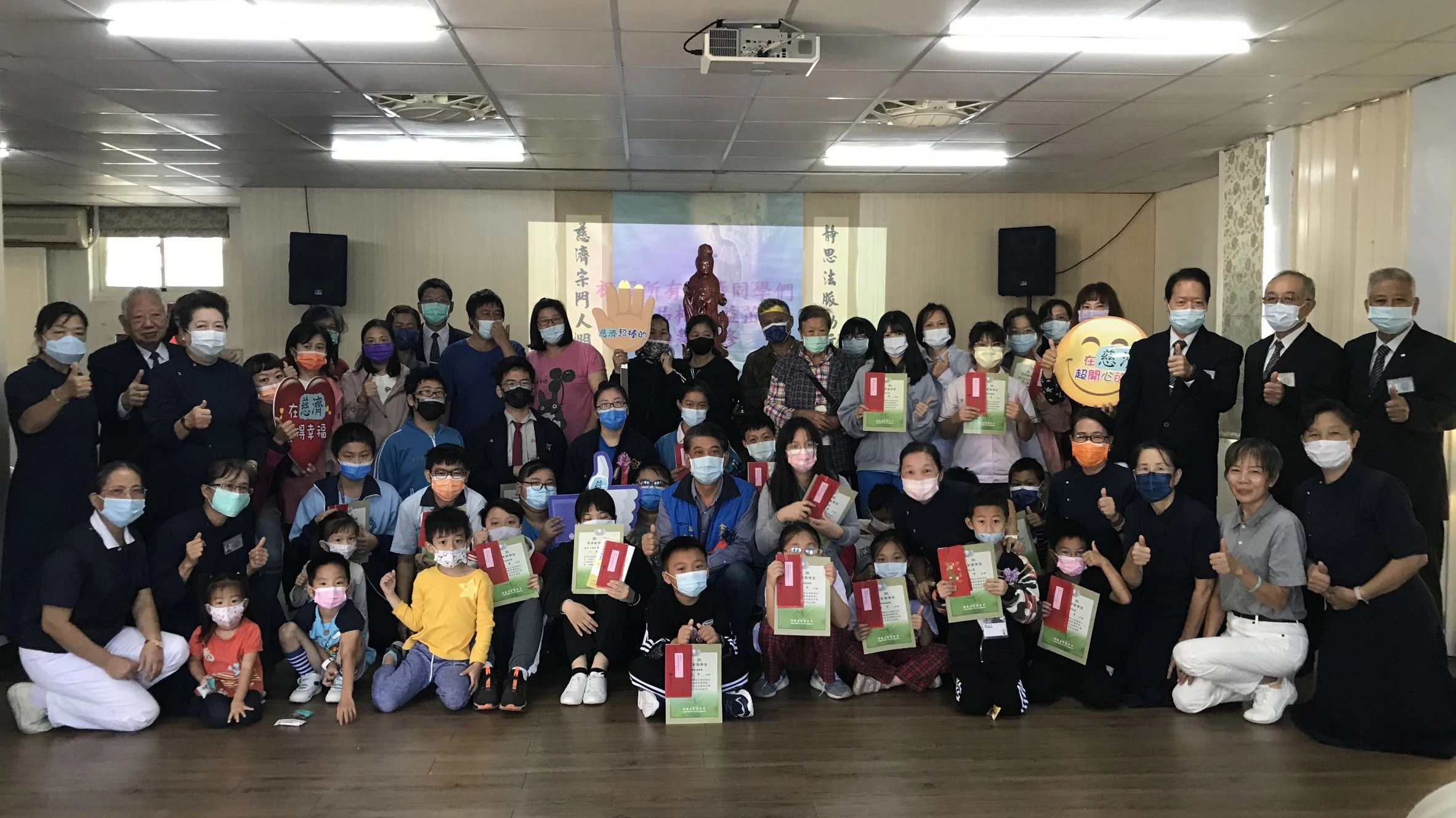 "慈濟基金會在金門舉辦2021年新芽獎學金頒獎活動，金門新芽30位學子獲獎。