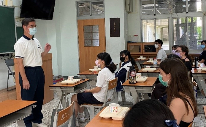 姚智化校長祝福兩校學生透過課程及活動交流，更能多元學習，開啟不同視野。