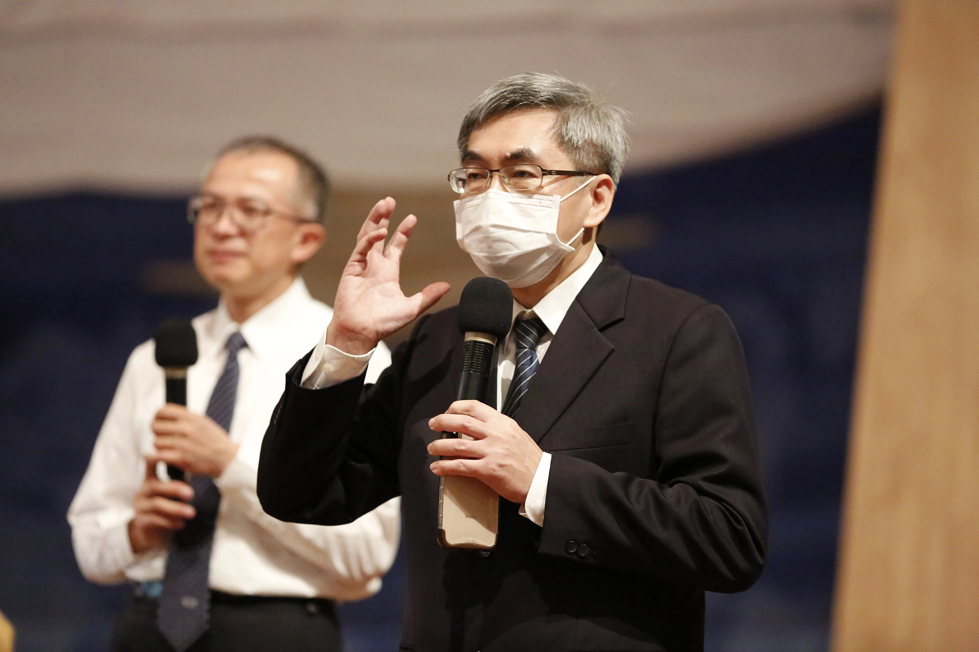 曾國枝醫師不只當醫師、薩克斯風演奏家，還是最佳的主持人。