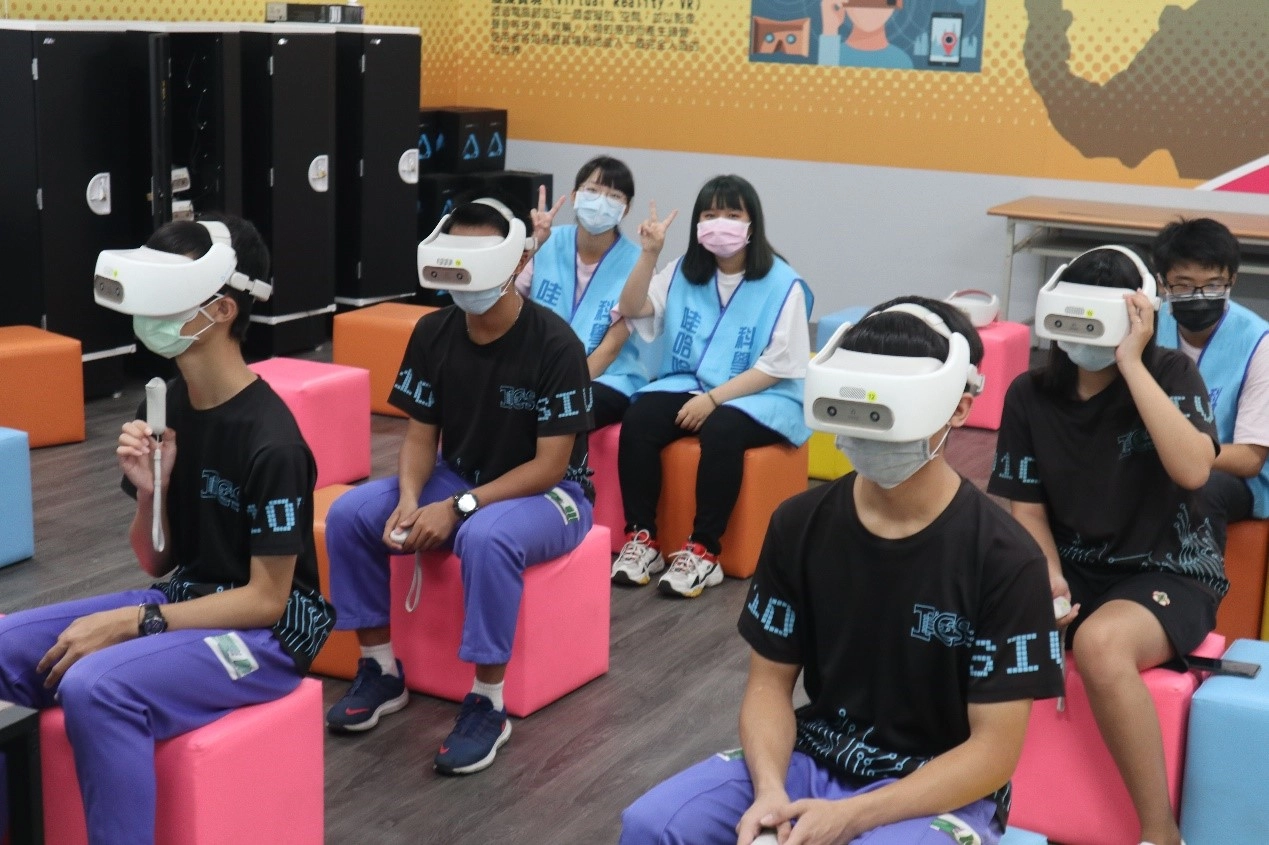 二林工商-VR結合桃花源記教學。