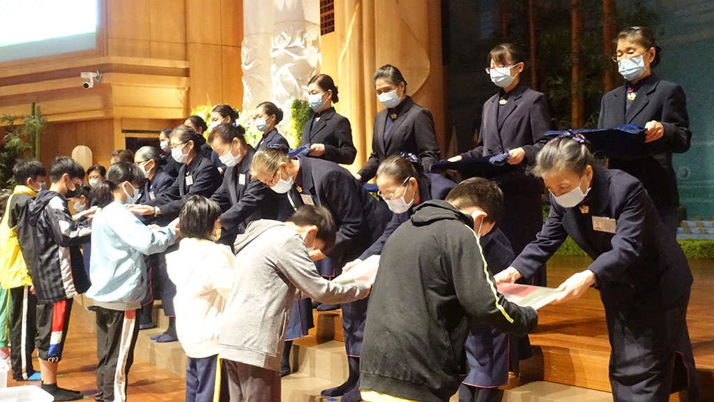 慈濟新芽獎學金頒獎典禮11月13日在花蓮靜思堂舉辦，本日共5百多位學子獲獎。