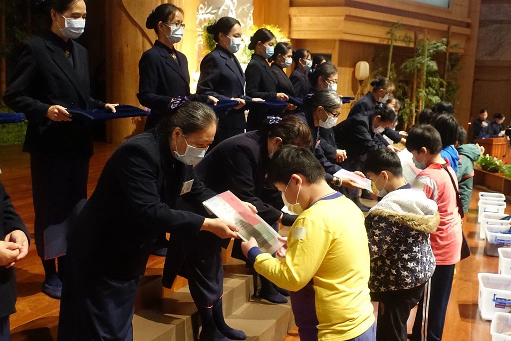 慈濟新芽獎學金頒獎，花蓮共1040位學子獲獎，其中11月13日在花蓮靜思堂共有5百多位獲獎。