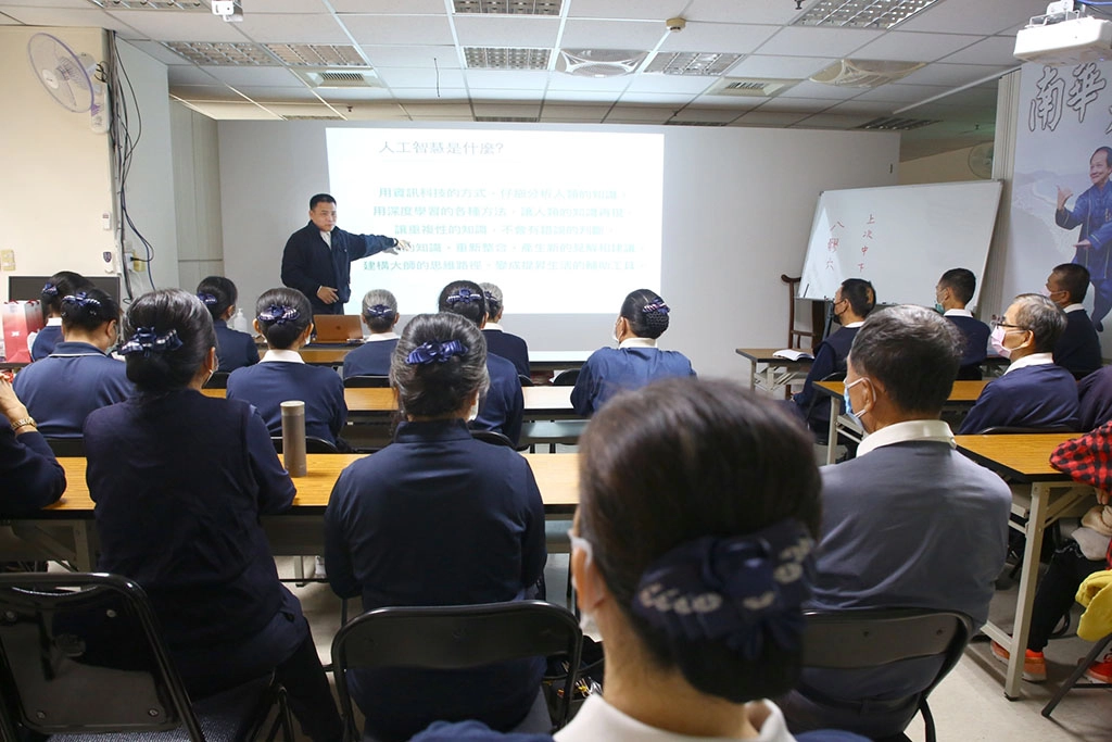 大林慈濟醫院中醫部針傷科葉明憲主任分享中醫與未來的人工智慧。