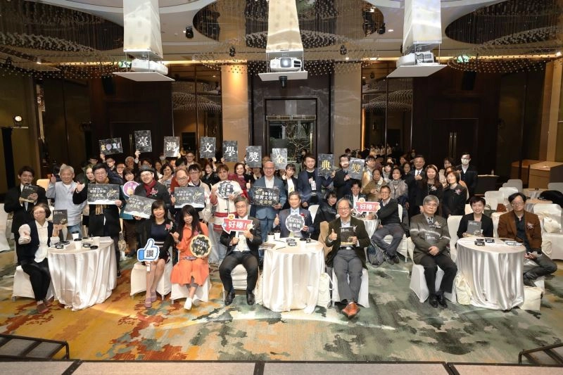 「2021臺灣文學獎」金典獎得主、入圍者及與會貴賓合影。