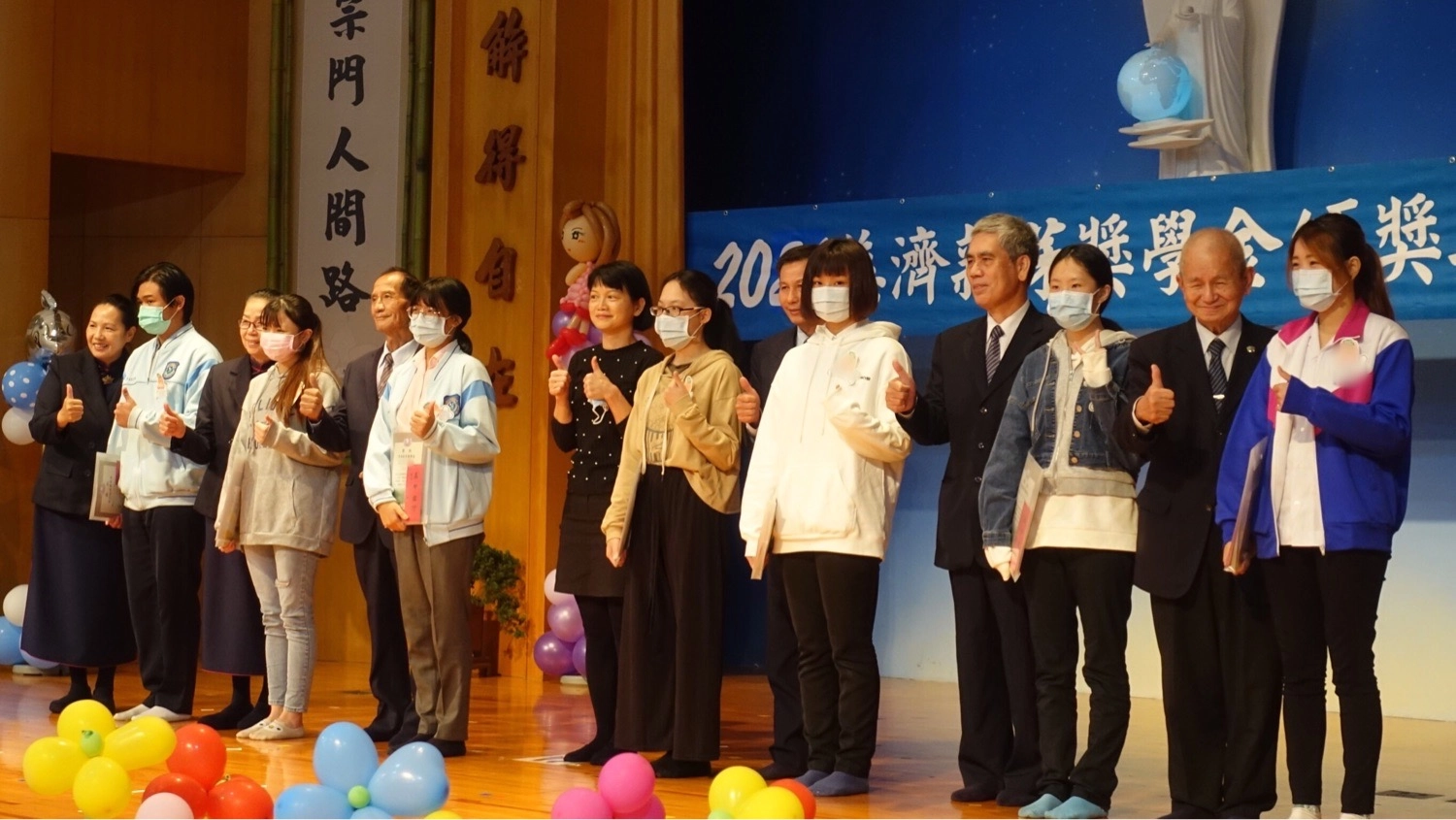 2021年宜蘭新芽獎學金頒獎典禮11月14日在慈濟羅東聯絡處舉行，本年度將近500位學子獲獎。