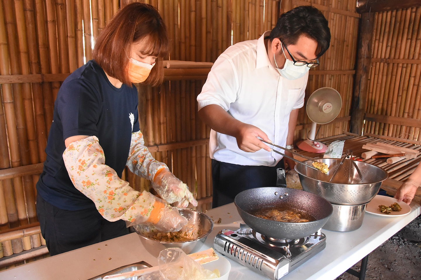 慈濟科技大學聚焦在原住民最熟悉也最傳統的野菜，提升經濟產能，開發成亮點產業。