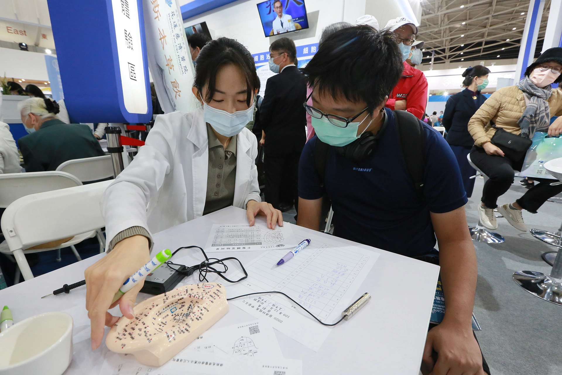 花蓮慈院中醫部團隊在展場提供的免費健康體驗，非常受歡楊，今年的展場將持續這項中醫傳統。