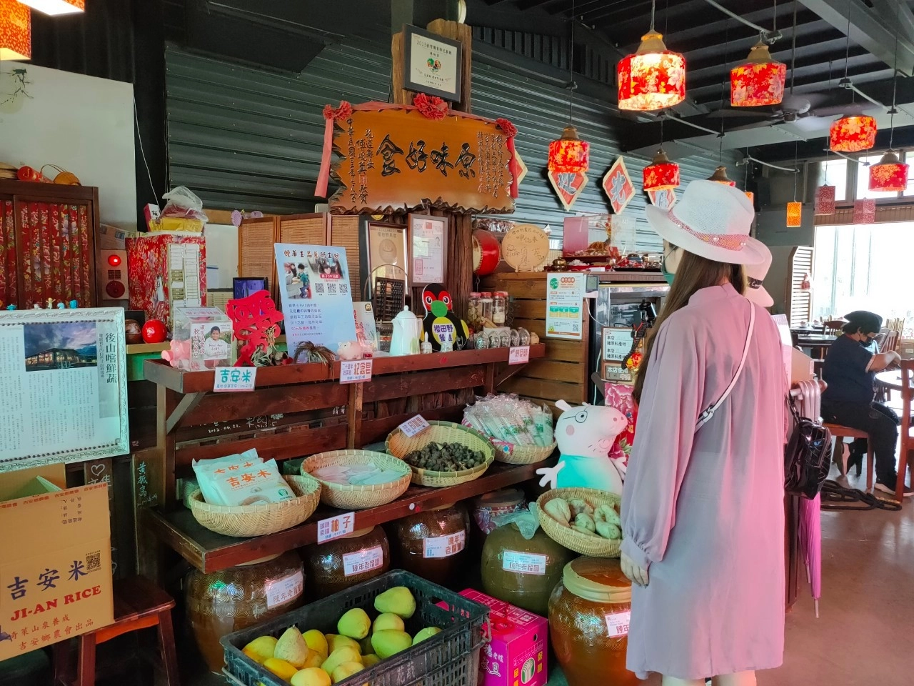 到低碳商店選用在地食材，減少食物里程就能減少碳排放