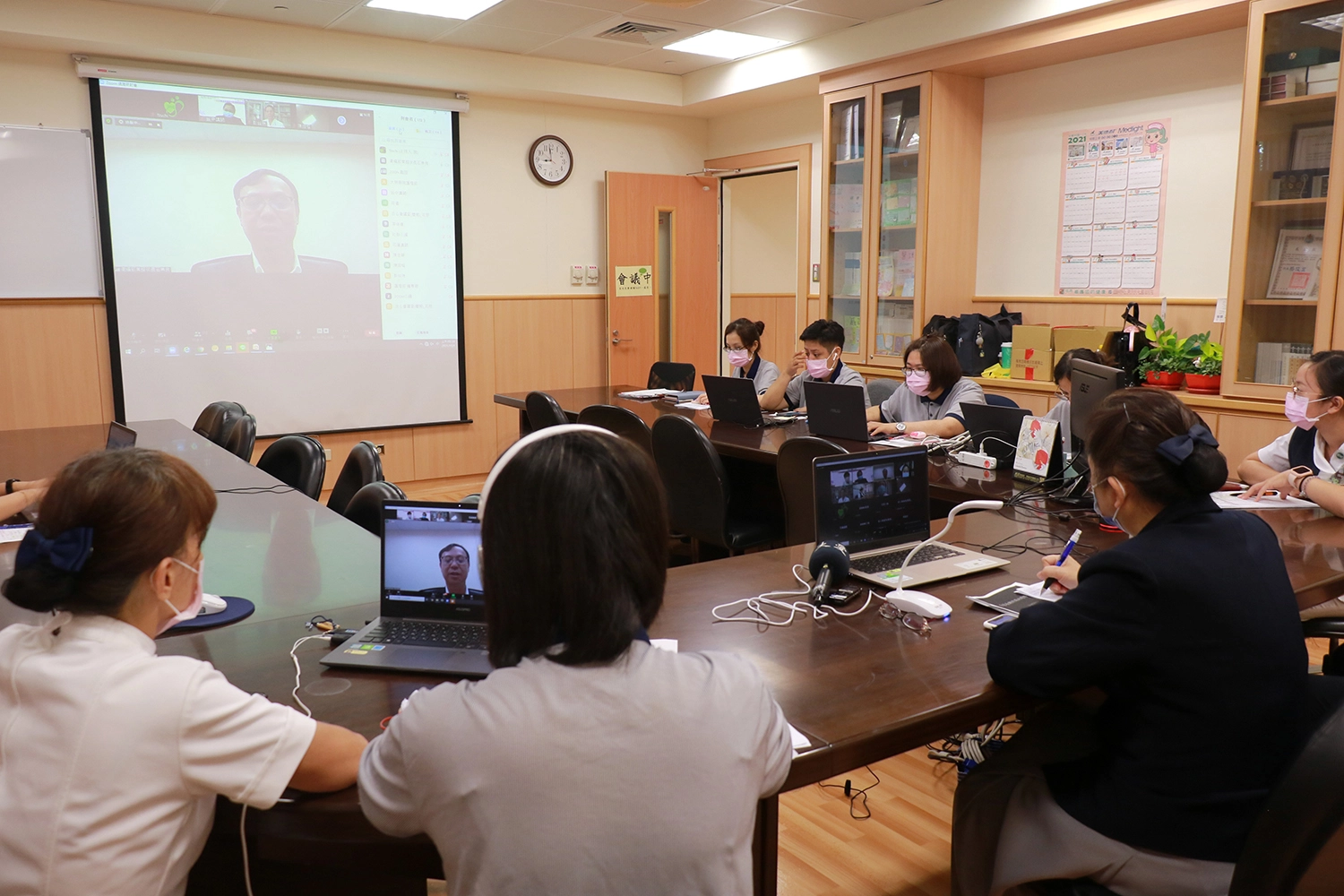 衛福部常務次長石崇良認為，臺灣邁入超高齡化社會，重視與訓練長照人員照護居家傷口的能力，才能避免傷口感染發生。