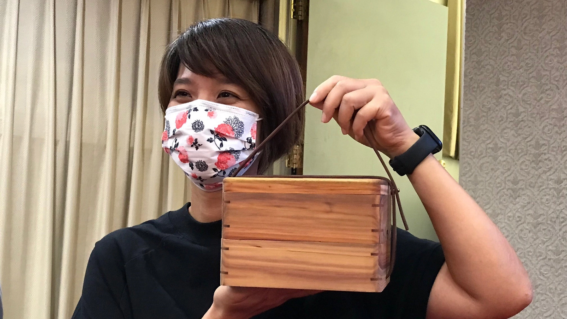 曾因車禍臥床半年的劉孟宜七年來用木尋找家的味道-烏魚子杉木食盒設計讓便當充滿家的味道