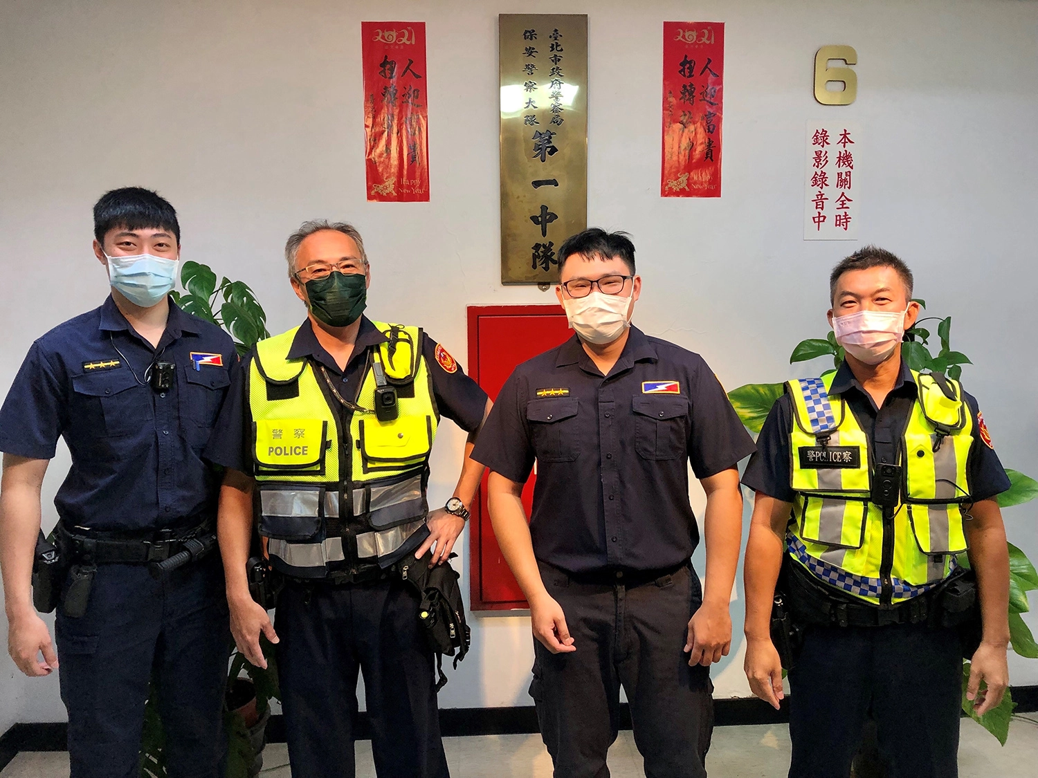 臺北市保安警察大隊第一中隊警員徐暐捷、邱文輝、陳秉蒝及小隊長洪輝武等4員(由左至右)