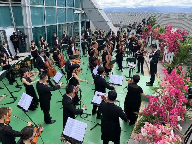 國臺交登上台北101大樓91樓觀景台預演__將於國慶大會上午8時55分演出「音樂百年─天佑福爾摩沙」為110年國慶活動揭開序幕。