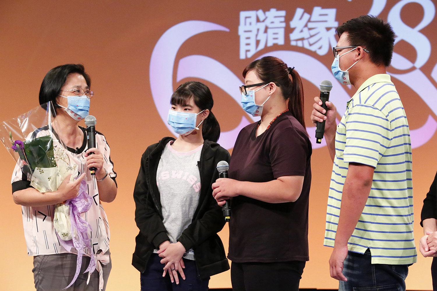 陳智煌的三位兒女,向捐贈者林淑芬致感恩,感謝她救了爸爸,也找回他們一家人的幸福。