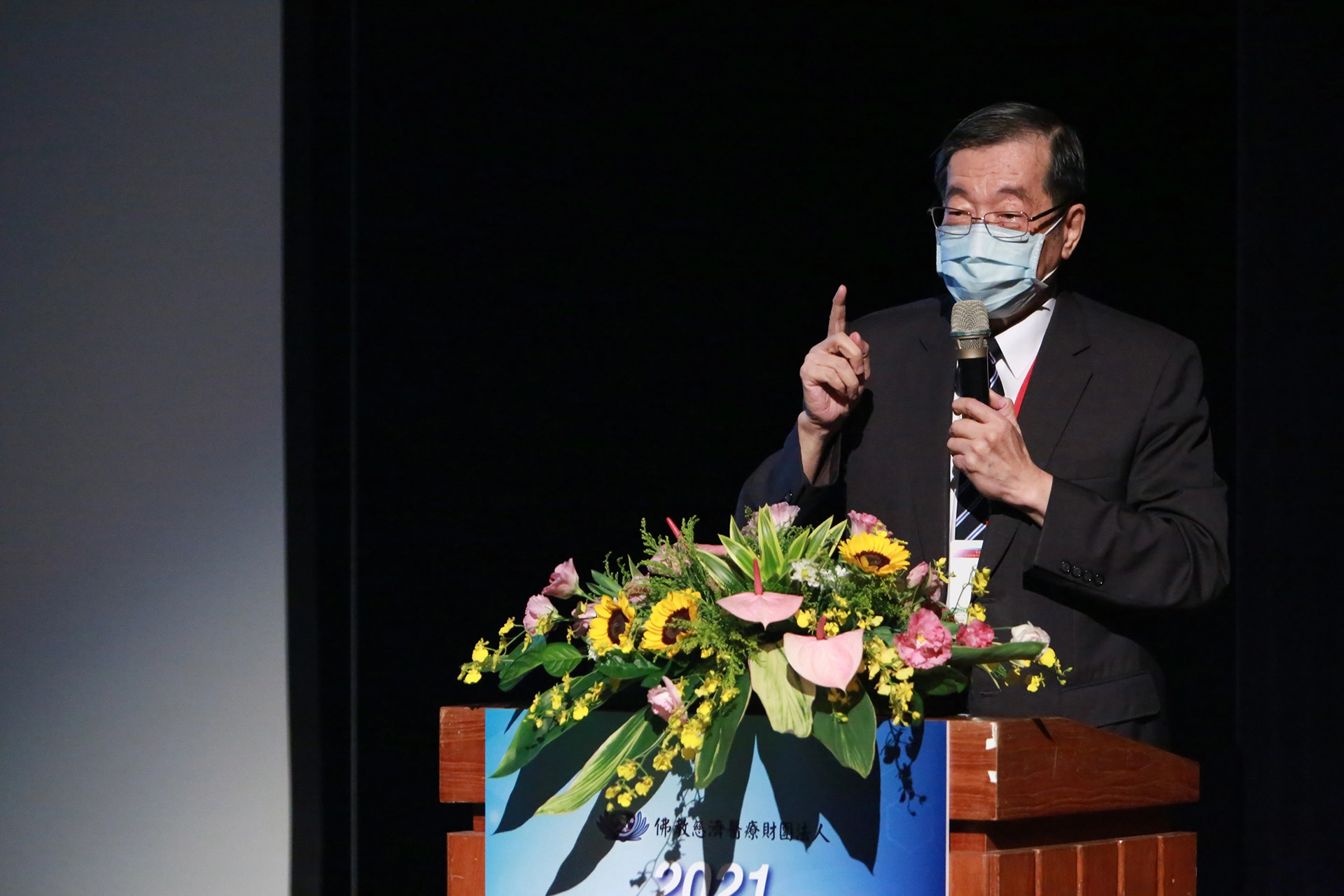 開幕專題演講，邀請考試院院長黃榮村教授主講「在醫學人文中的理性與情緒，以及中醫」。