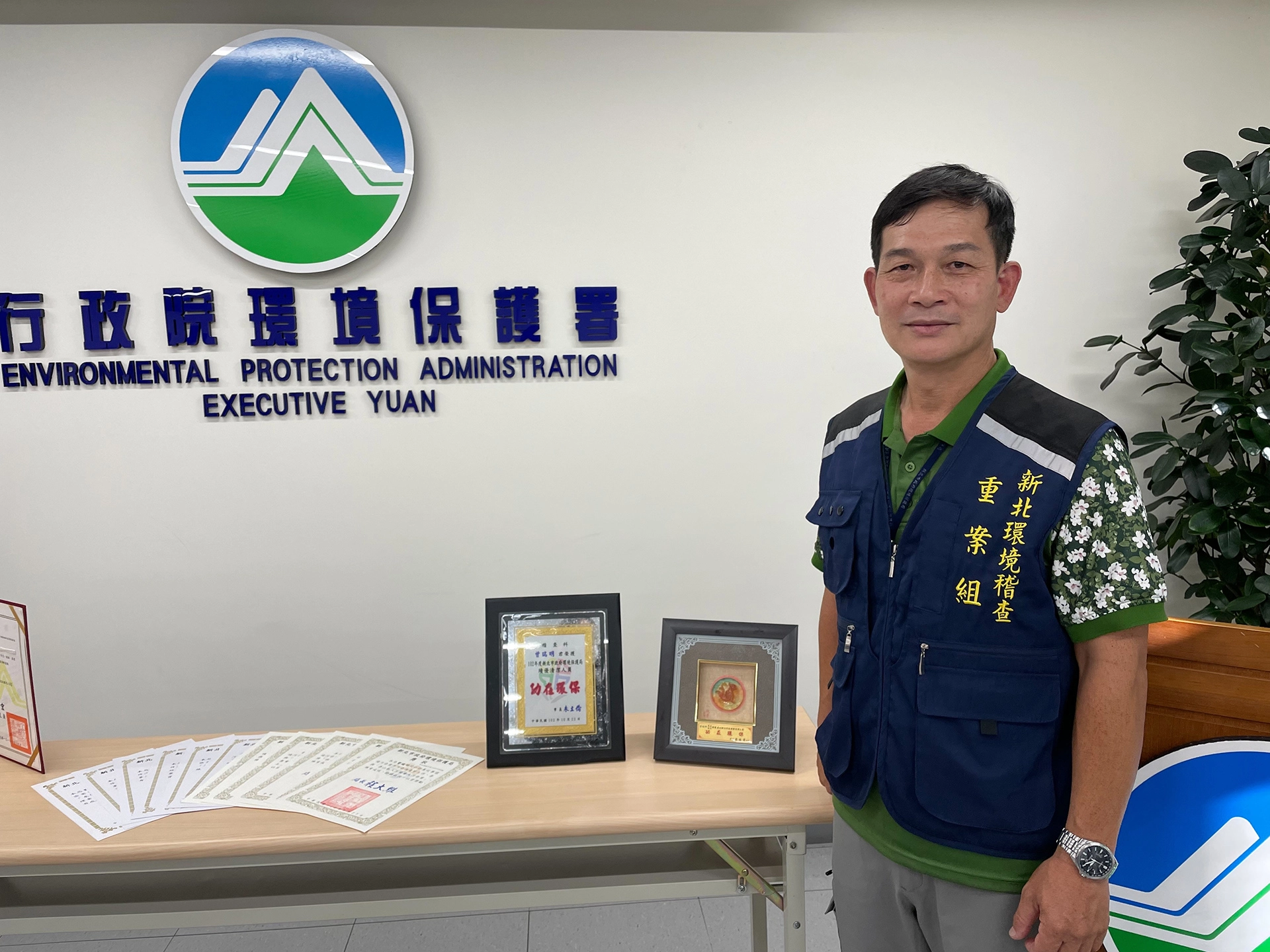 新北市環保稽查重案組曾瑞明隊員破獲多件環保犯罪。