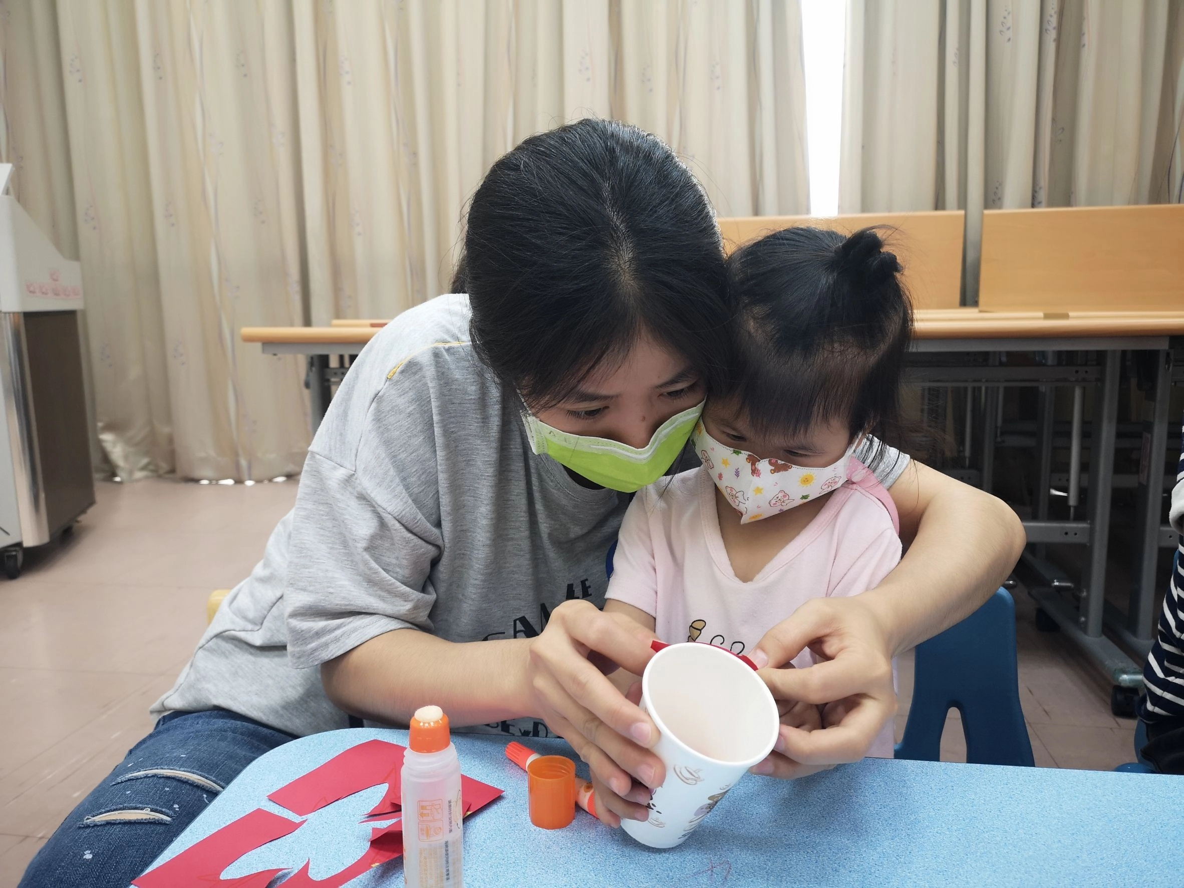 家長和孩子一起互動，輕鬆拉近親子關係。