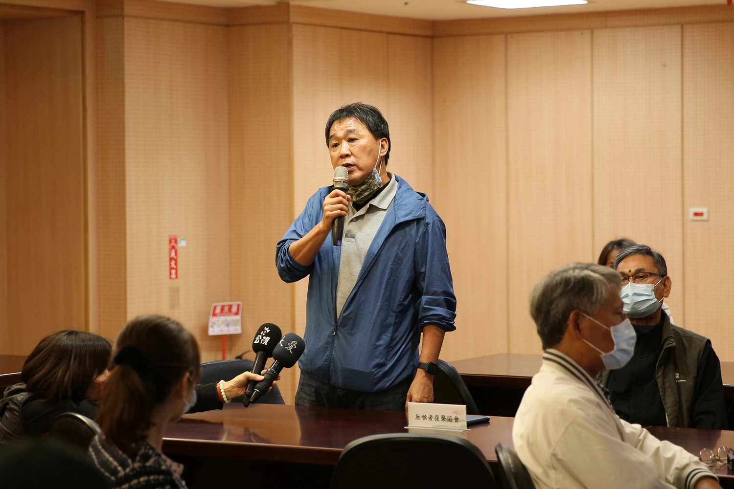 無喉者復聲協會秘書長張其忠表示，他加入了無喉者復聲協會後，由老師們教導他如何講話後，讓他拾回信心重回職場，他也以自身經驗鼓勵其他病友一起走出來無聲的陰霾。
