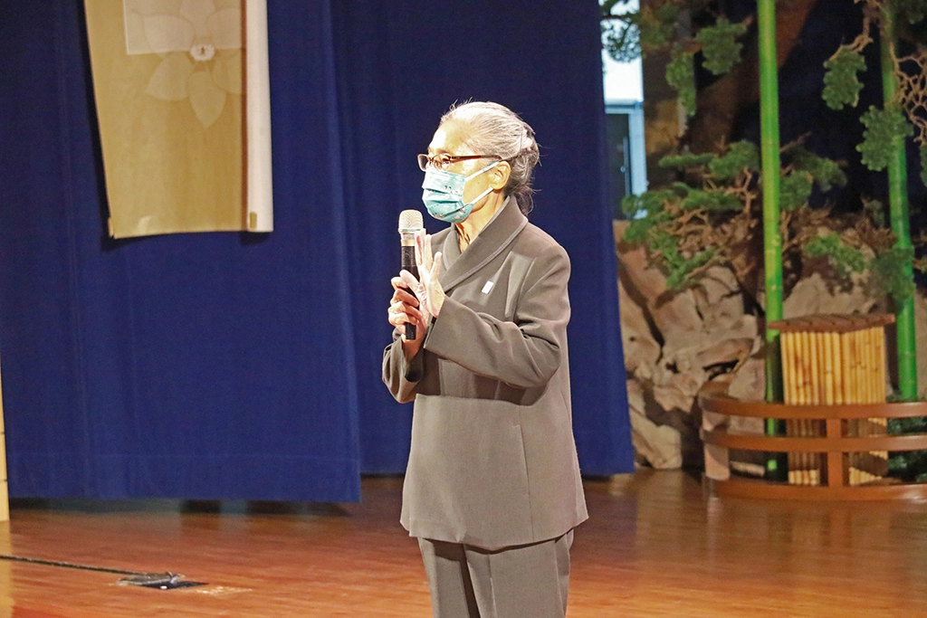 慈濟基金會長照推展中心總召林碧玉以「談慈濟人文與長期照護」為研討會開啟課程序幕。