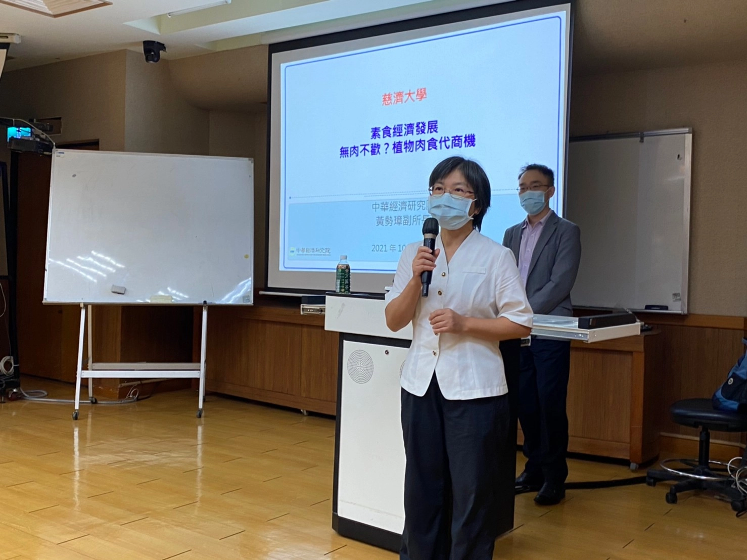慈濟大學學務處職就組張美玉組長表示，同學看到素食市場藍海的可能性，在學期間注意市場趨勢，增加自己的外語能力，行銷能力，培養自己的實力。