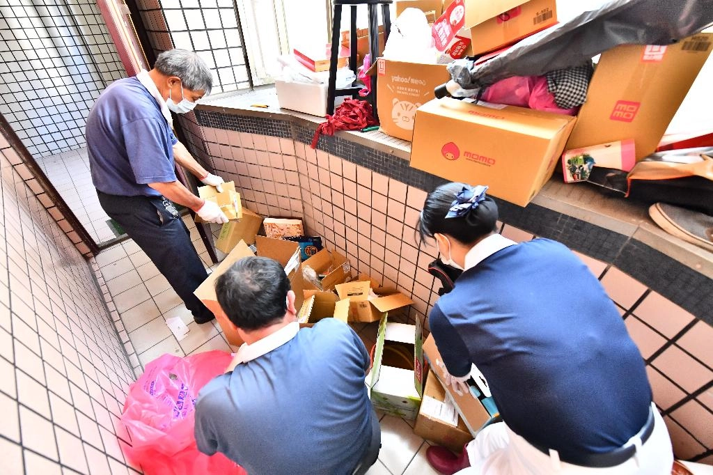 幫照顧戶把環境弄乾淨，他出院後回到住處看到房間變乾淨，心情也會變好，會感覺有人在關懷他。