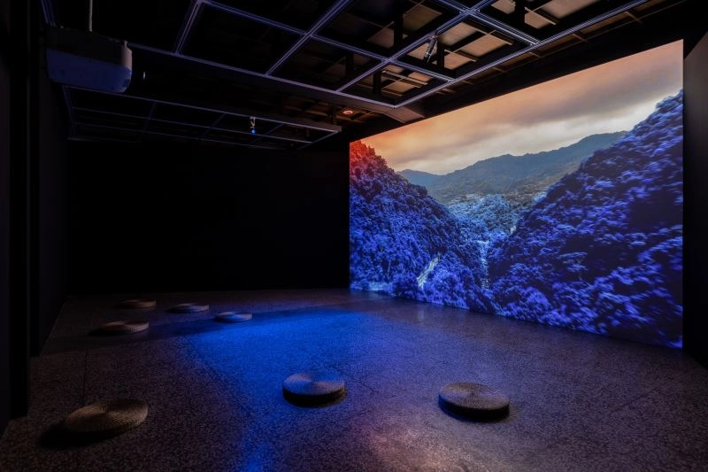 國家攝影文化中心「敘事中的風景」參展藝術家梁廷毓的《斷頭之谷》將觀者帶入游移的原住民與漢人族群邊界。