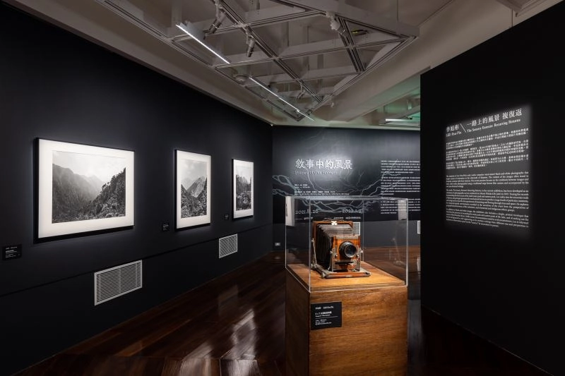 國家攝影文化中心「敘事中的風景」參展藝術家李旭彬尋訪玉山首登者的登頂路線，顯影鮮為人知的殖民者山林開發史。
