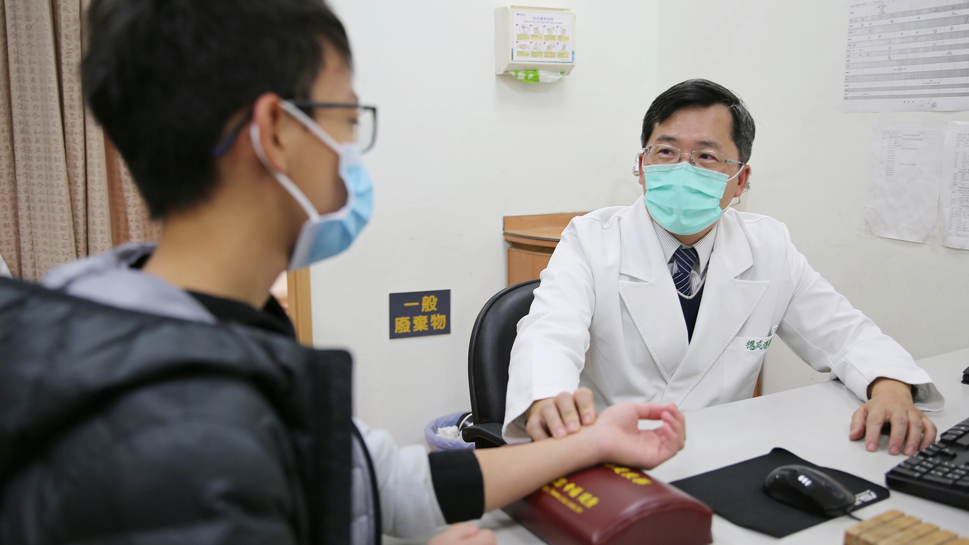花蓮慈濟醫院中醫部兒科主任楊成湛，兼具西醫兒科專科醫師執照指出，中醫轉骨的主要課題並非只吃補藥，而是「基本功」的養成。