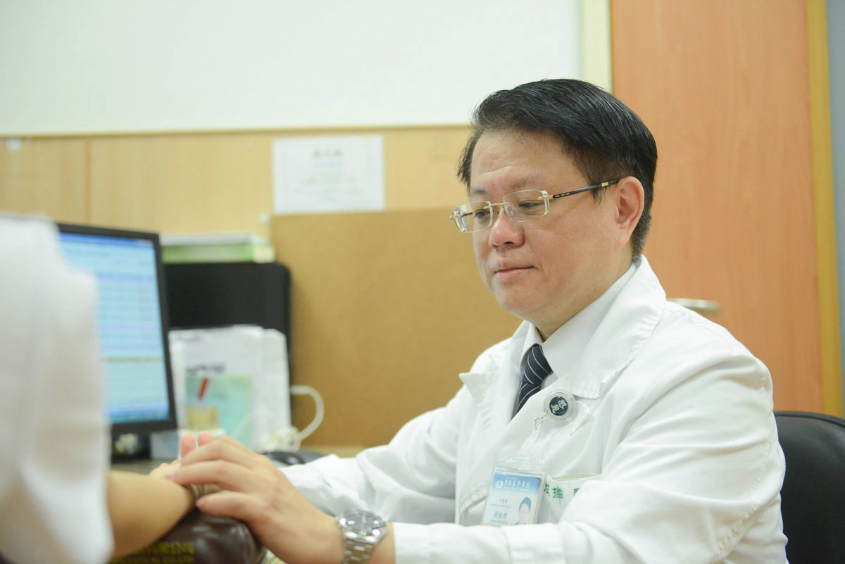 吳炫璋副主任看診照（示意圖）