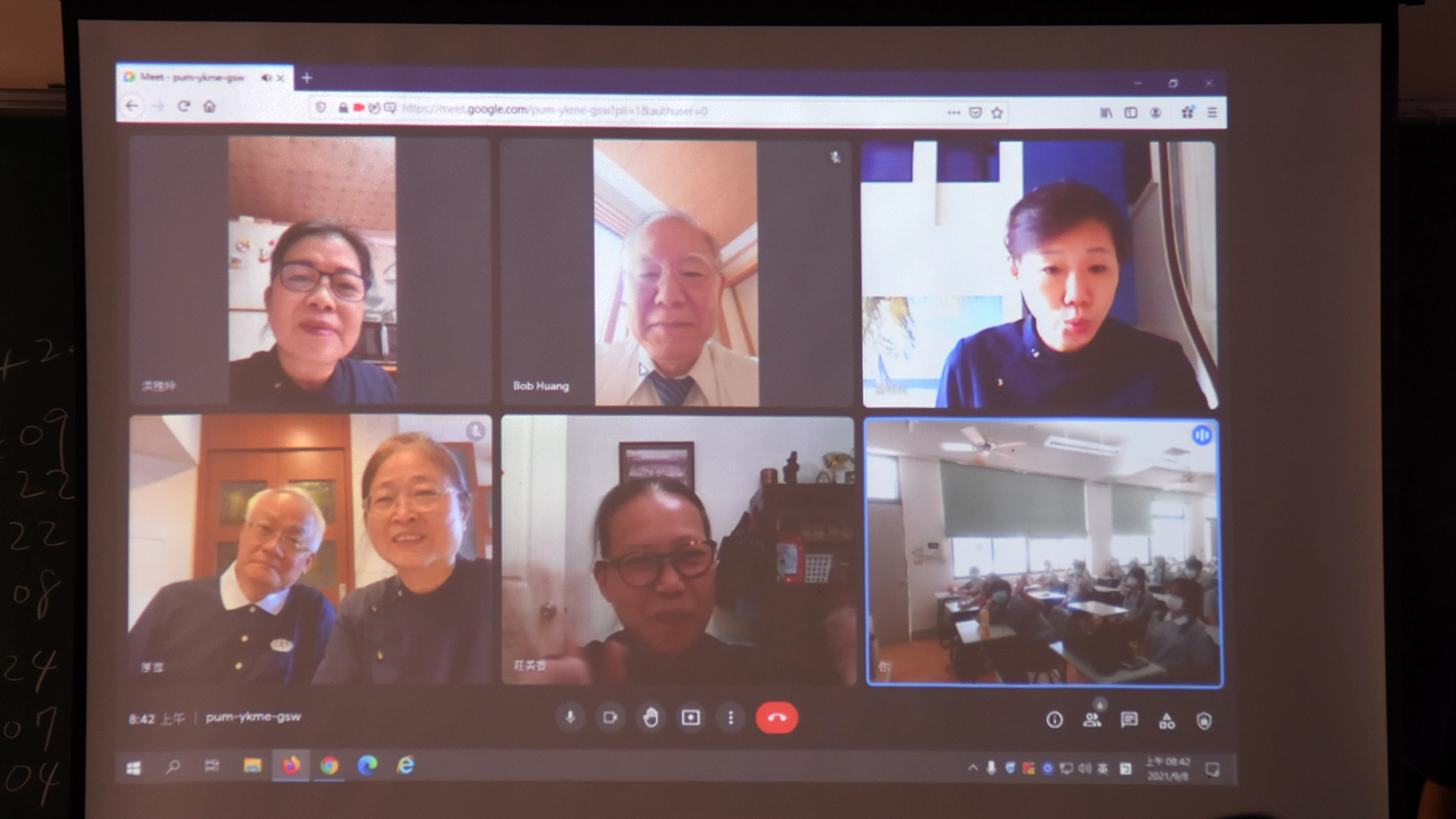 懿德爸媽透過遠端視訊參與「不缺席」。