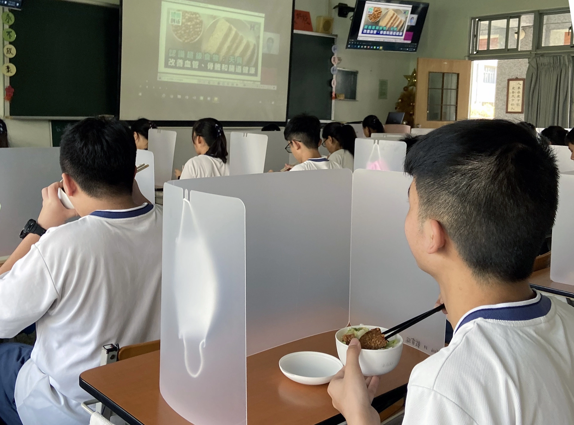 透過「午餐食客」推動食農教育，建立低碳蔬食飲食習慣。