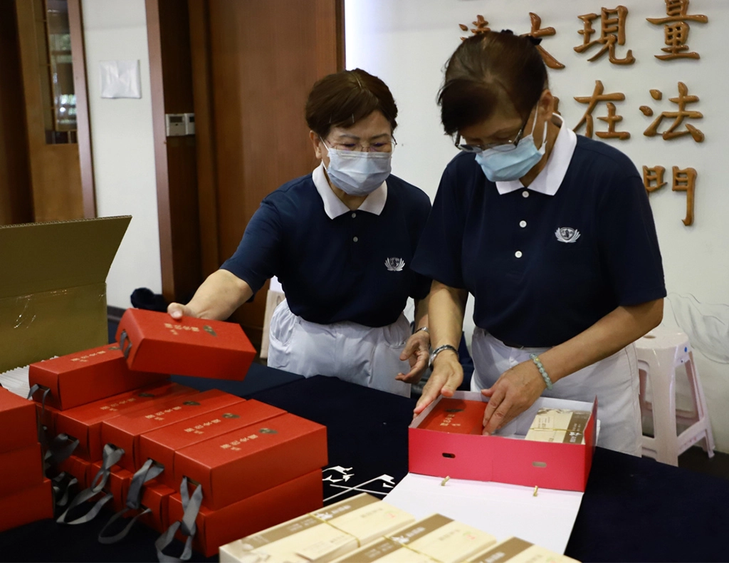 中秋佳節將至，在本土疫情普遍呈現趨緩的大環境前提下，慈濟志工針對長期訪視關懷的照顧戶，仍規劃關懷行動。