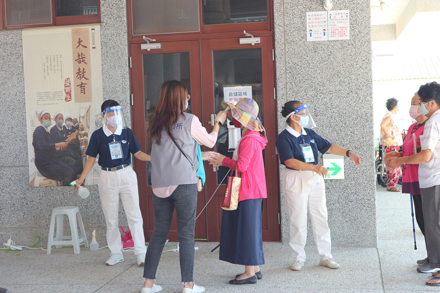 慈濟八德靜思堂苗接種站，25日開始運作，本次主要為第九期桃園市75歲以上長者進行第二劑莫德納疫苗接種。