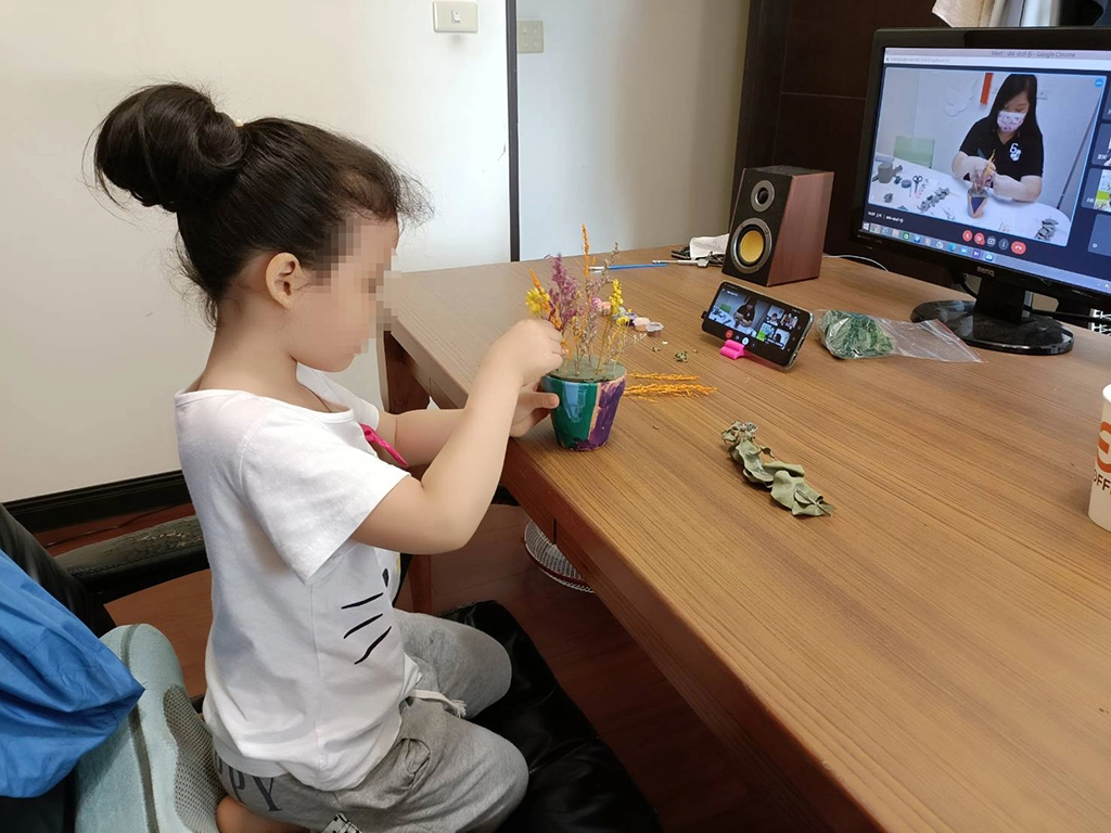 幼童透過園藝治療進行活動。