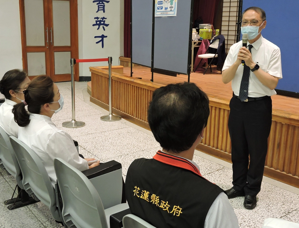 顏博文執行長歡喜指出，慈濟能為臺灣防疫貢獻，應用在學子們身上。