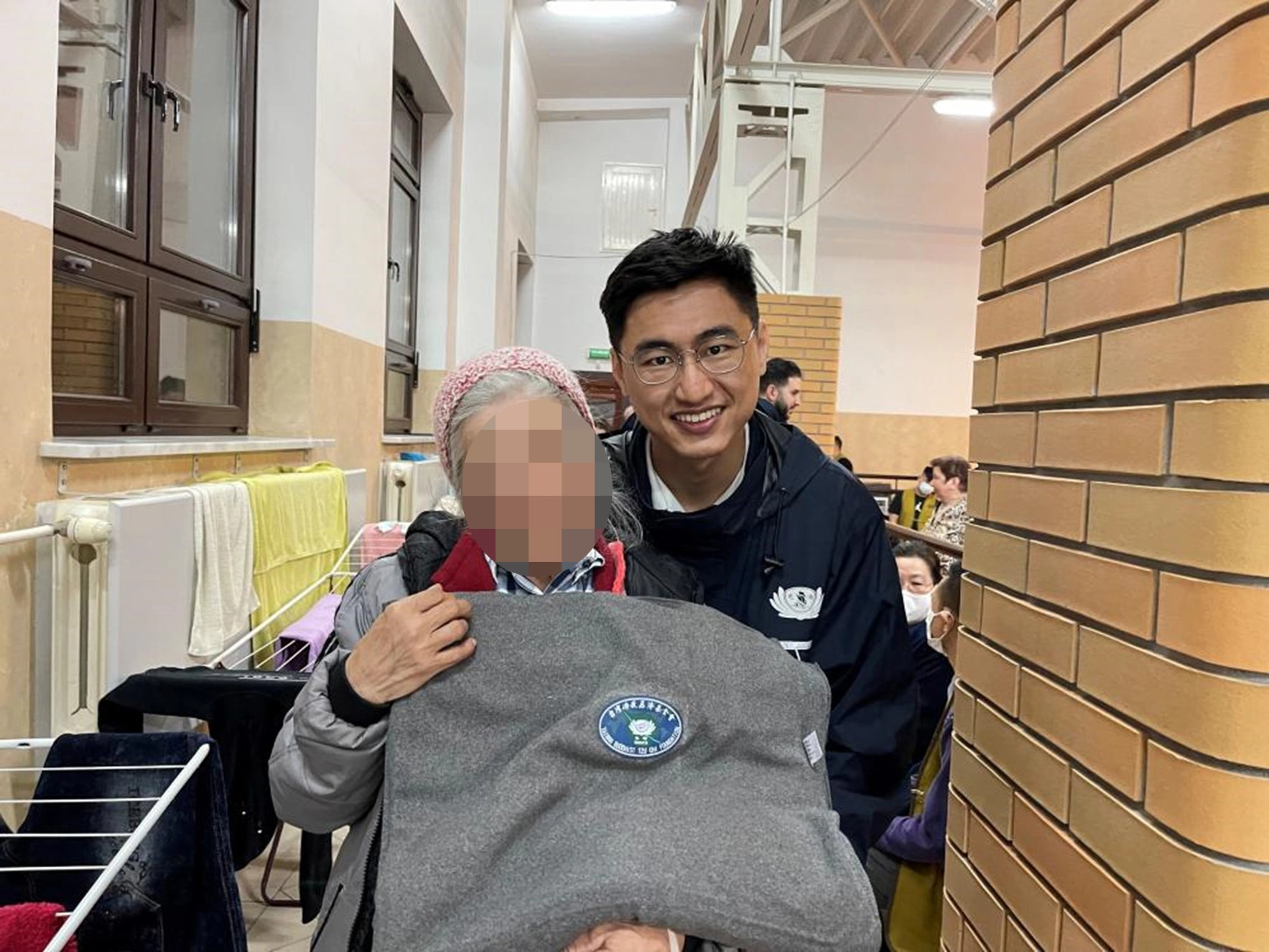 烏國難民收到來自台灣的賑災環保毛毯，有著滿滿的感動。