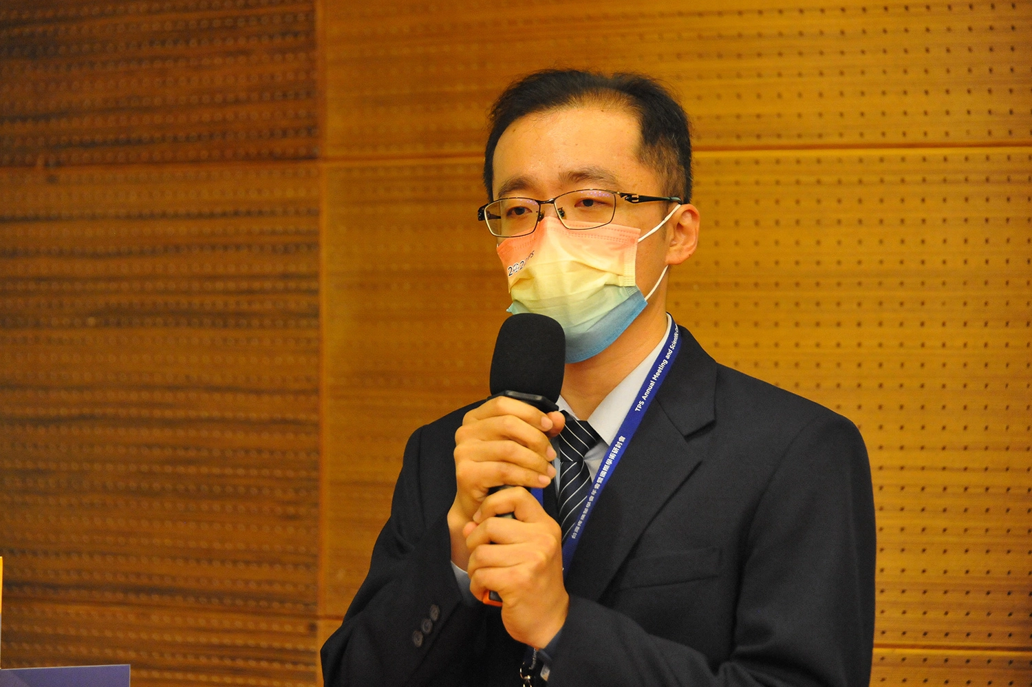 花蓮慈院麻醉部疼痛科主任王柏凱指出，首日演講有三大主題，包括「麻醉管制藥品醫學」、「疼痛研究」與「疼痛新知」。