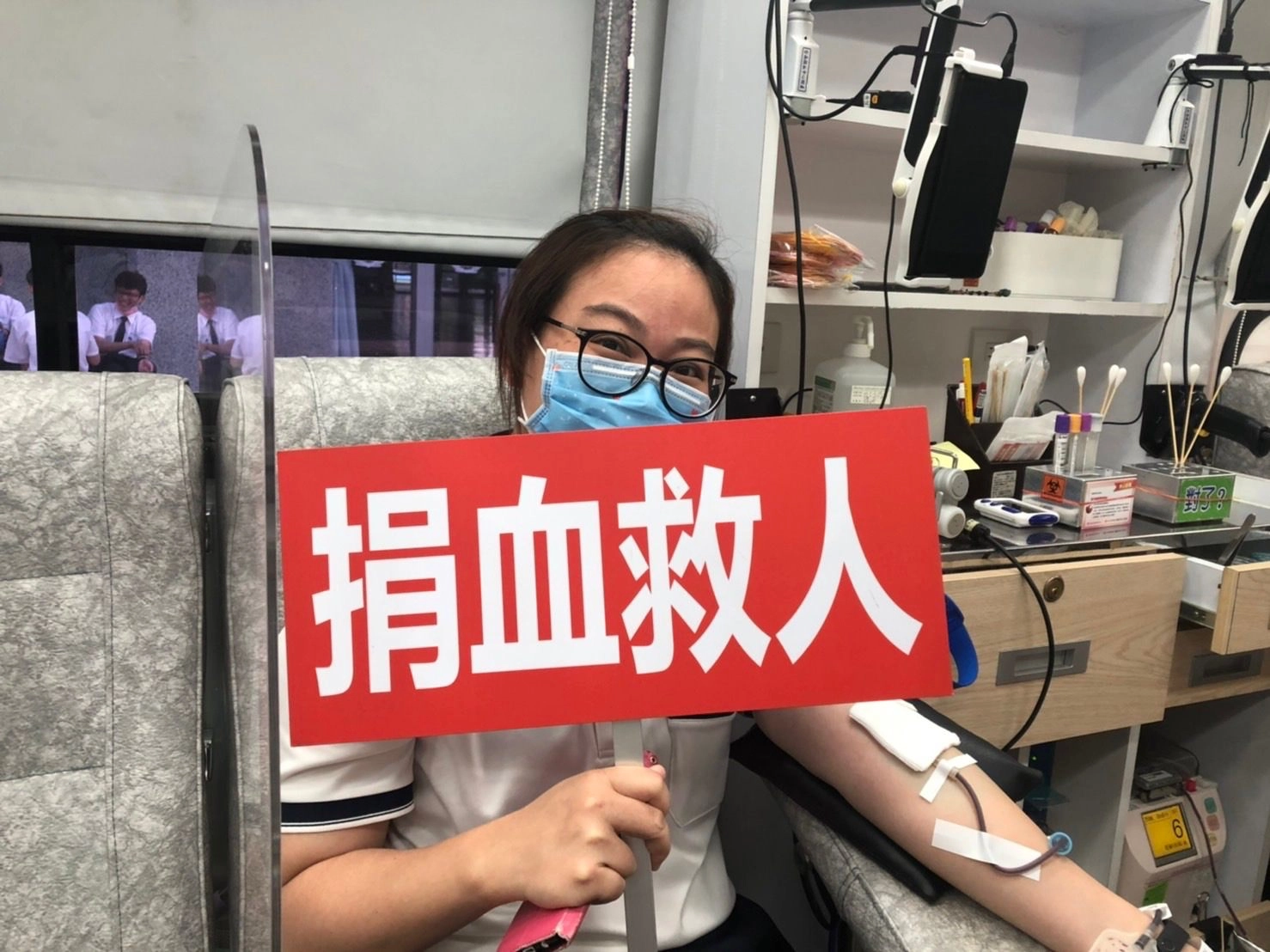 謝惠雅老師有定期捐血習慣，此次一起響應校園捐血活動。