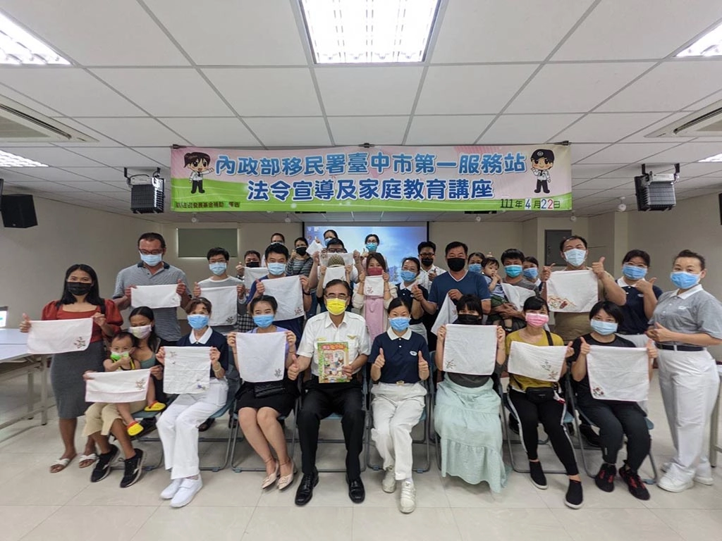 0422世界地球日移民署響應環保從日常做起，家庭教育活動大合照。
