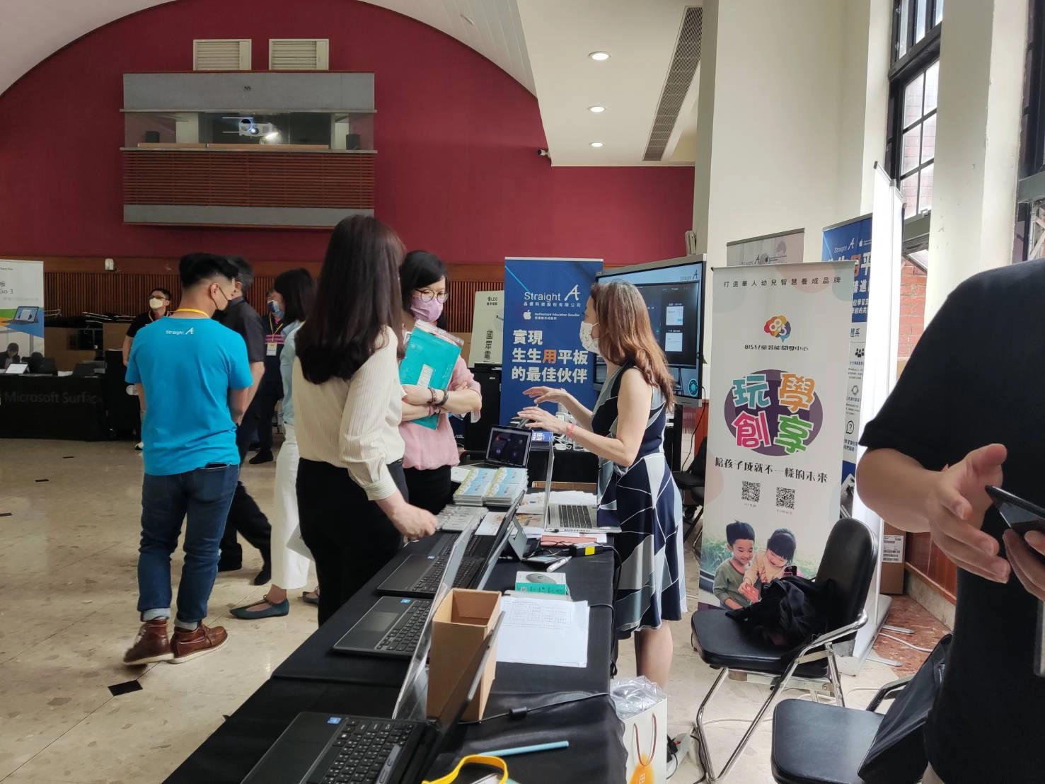 廠商產品展示暨說明會。