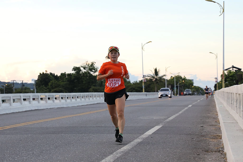 運動醫學中心副研究員温蕙甄以56分08秒獲得醫院女子組第一名。