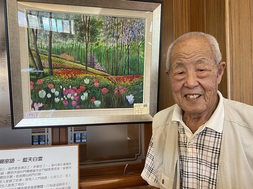 今年93歲的陳占鰲長者，學習油畫，還不到兩年的時間，就可以有多幅作品展出。