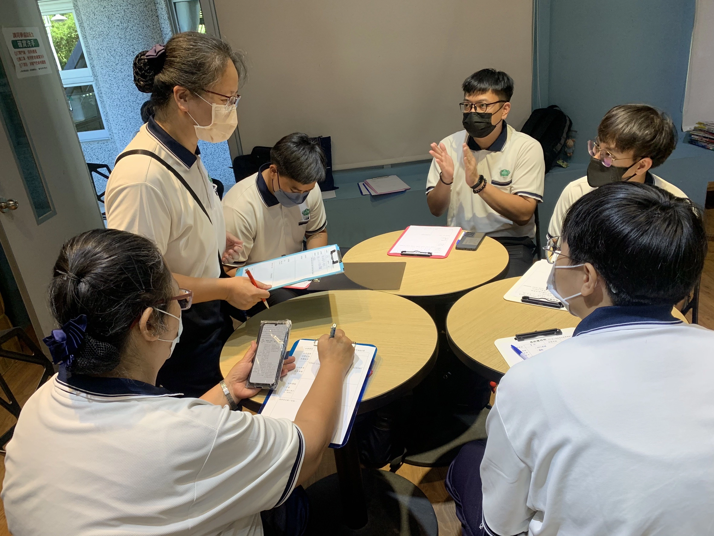 師長透過行動咖啡館分享教學策略與增能計畫
