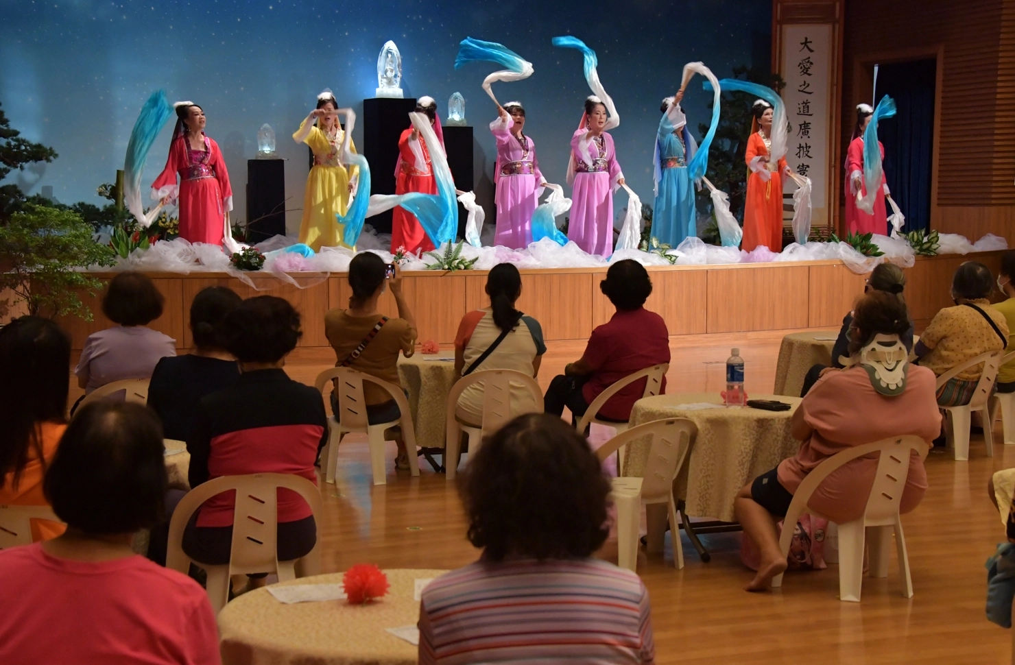 慈濟新北市三重志業園區農曆七月期間，特地安排一場由志玄歌仔戲研習班的學員們演繹佛典故事。