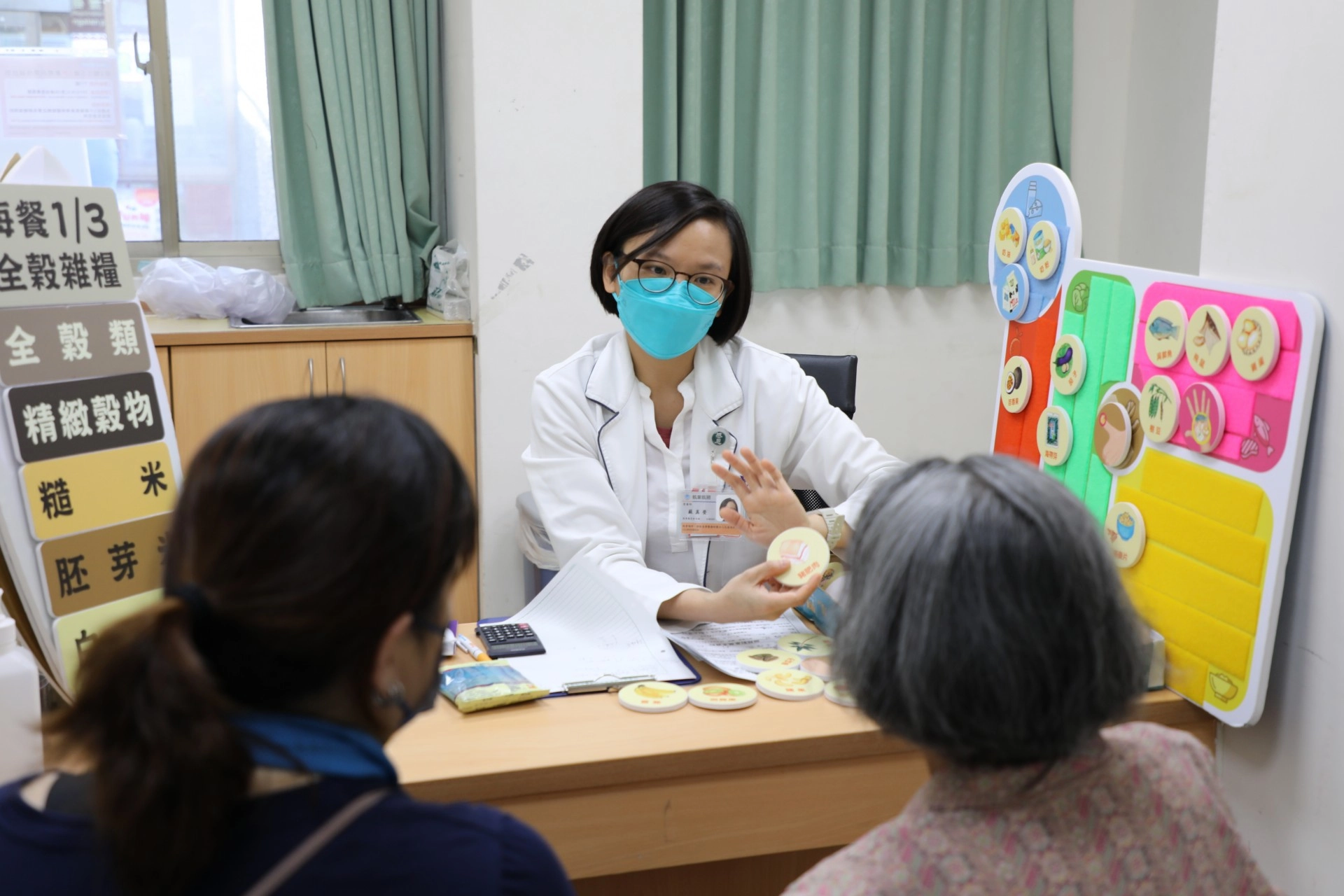 營養師蘇真瑩進行衰弱營養評估，給予適合患者身體情況的飲食建議。