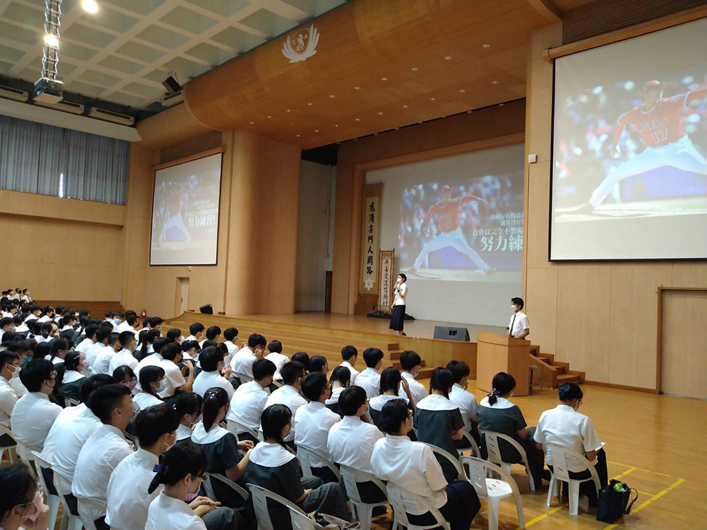 教務處張齡之主任借棒球選手大谷翔平為例期勉全體同學。