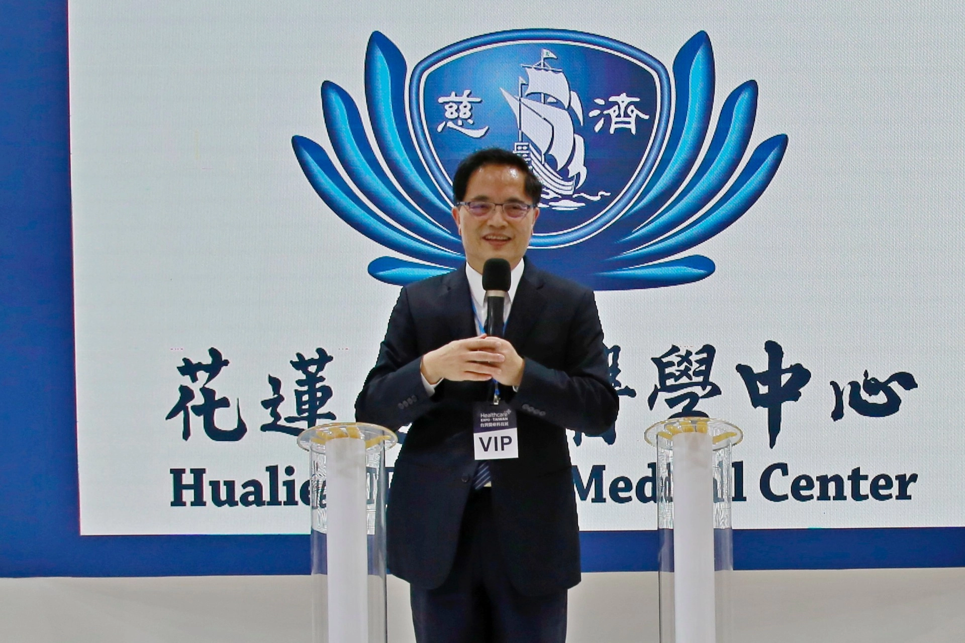 花蓮慈院林欣榮院長表示，守護健康是要從頭到腳從裡到外的，所以，這次透過細胞治療轉介平台，希望讓大家擁有美麗自信的笑容，積極健康地面對人生。
