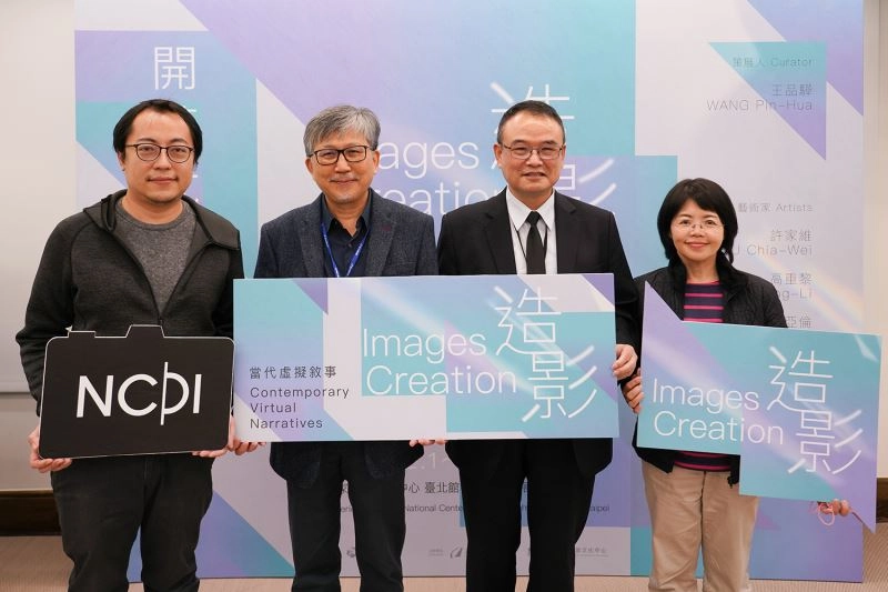文化部政務次長蕭宗煌（右二）、國美館長廖仁義（左二）、策展人王品驊（右一），以及藝術家代表許家維合影。