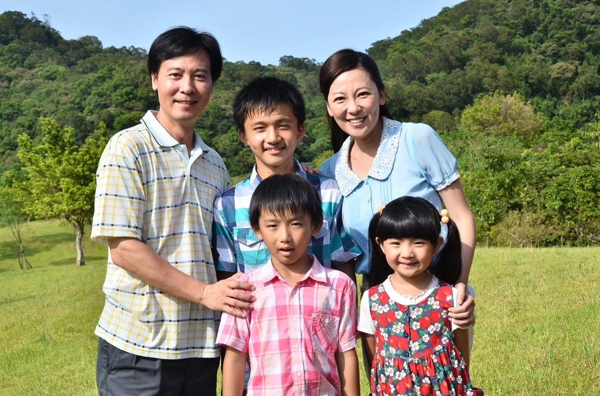 況明潔與尹昭德演出大愛劇場《南國小太陽》