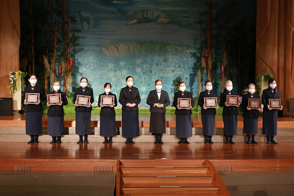 服務滿十周年的爸爸媽媽有葉慈宣、葉宥忻、鍾瑛、陳美鳳、曾文馨、鄧燕琴、呂凱莉。