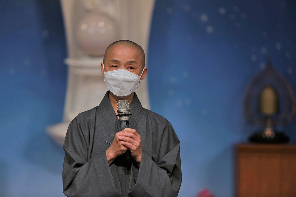 德璒法師表示，鼓勵學生發揮專業所學，展現生命價值。
